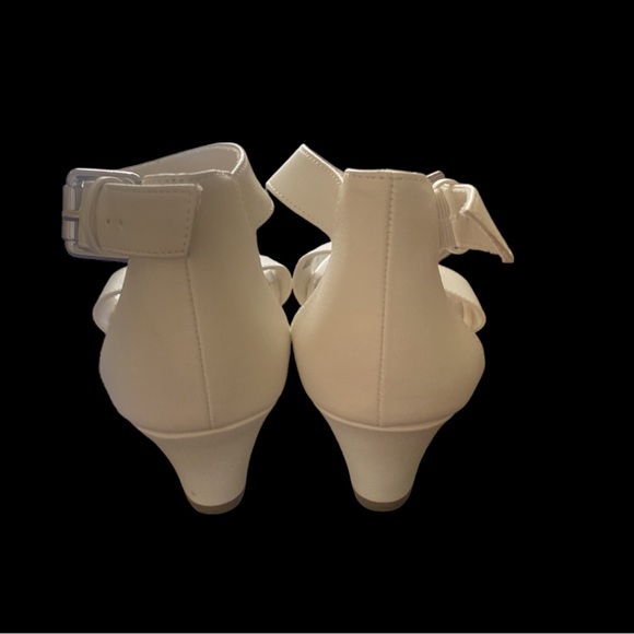 Dexflex Comfort Wedge Strappy Sandals size 6 White - Picture 3 of 8